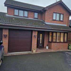 front of house, roof needs cleaned